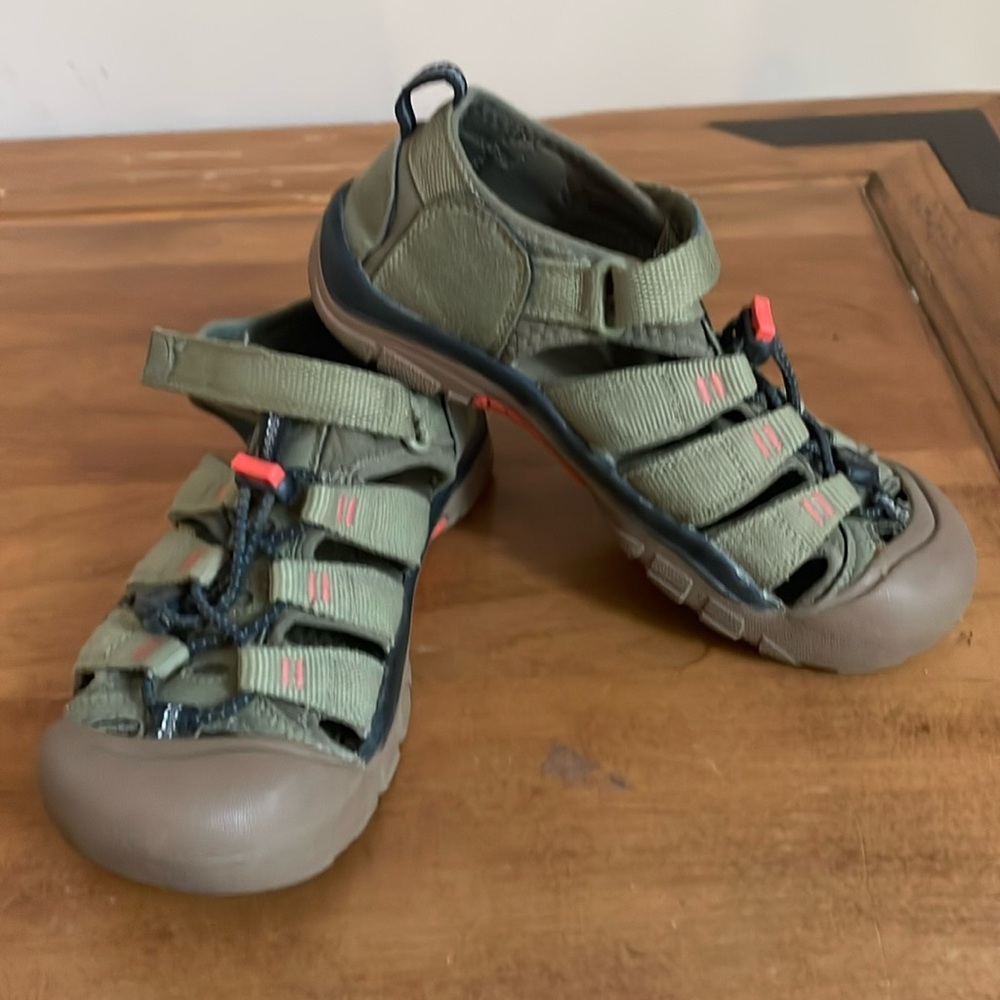 KEEN Water Sandals Size 3